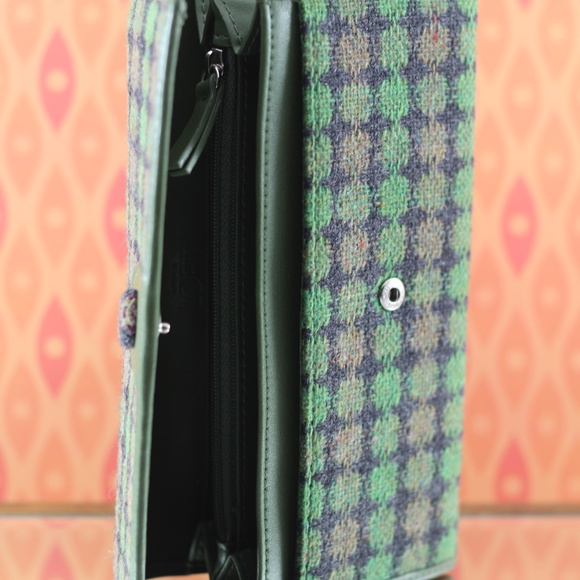 LOFT Green Fabric Wallet - Picture 7 of 10